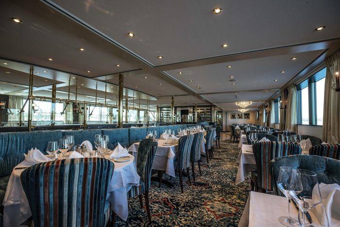 Restaurants, Bars & Cafés on MS George Eliot